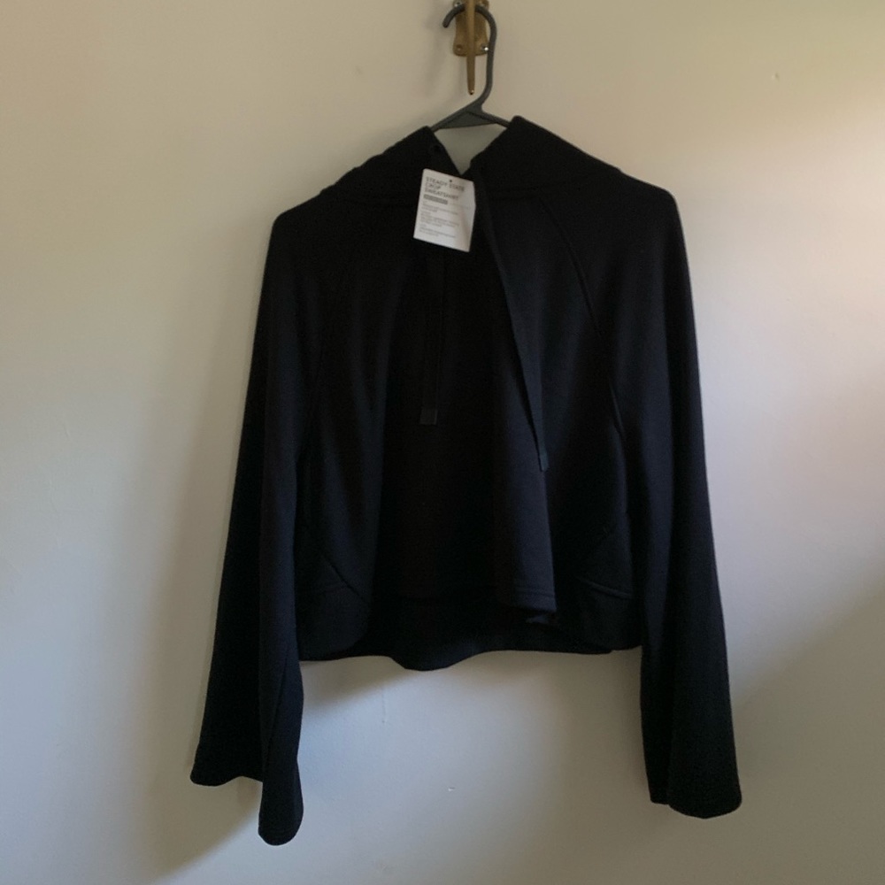 cropped black sweatshirt